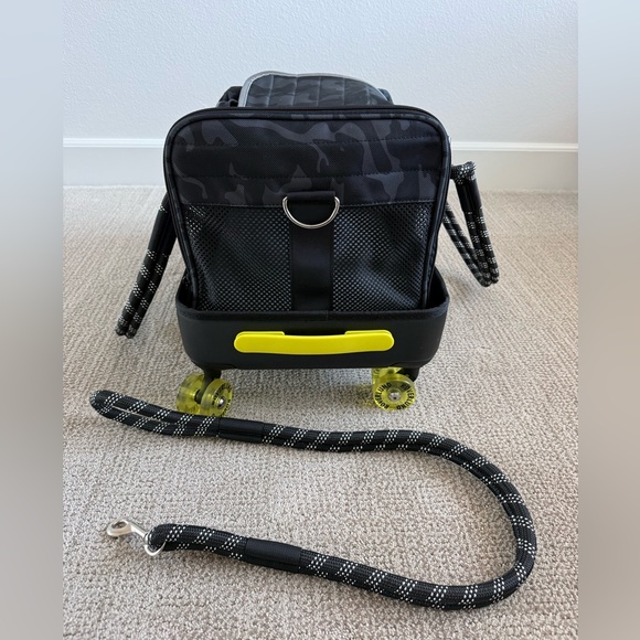 OUT-OF-OFFICE PET CARRIER PRO EDITION with Base Included! - Picture 12 of 13